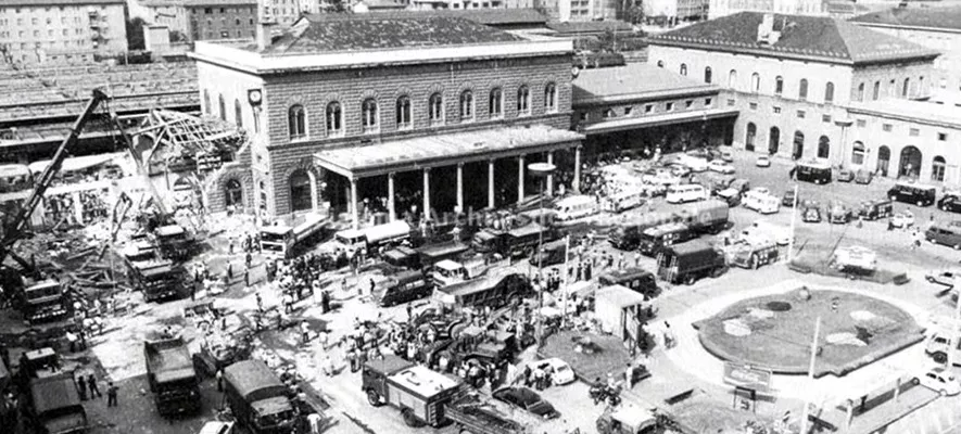 Una foto della Stazione Centrale di Bologna dopo la Strage del 2 agosto del 1980